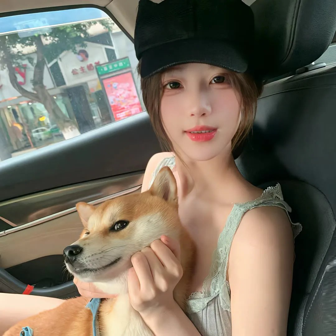 泳池里的男孩